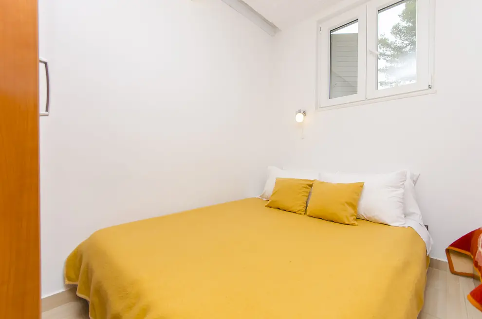 Schlafzimmer 5