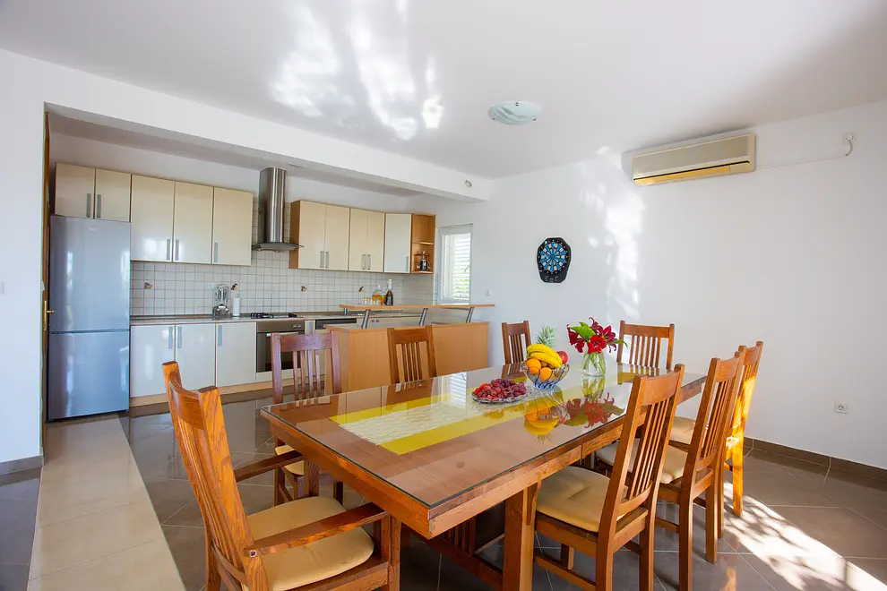 Ferienhaus in Drnis mit Pool und haustiergeeignet 66137237 20547