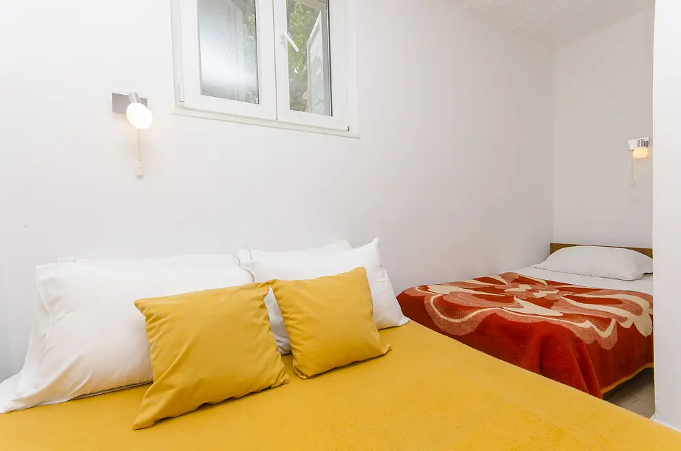 Schlafzimmer 6