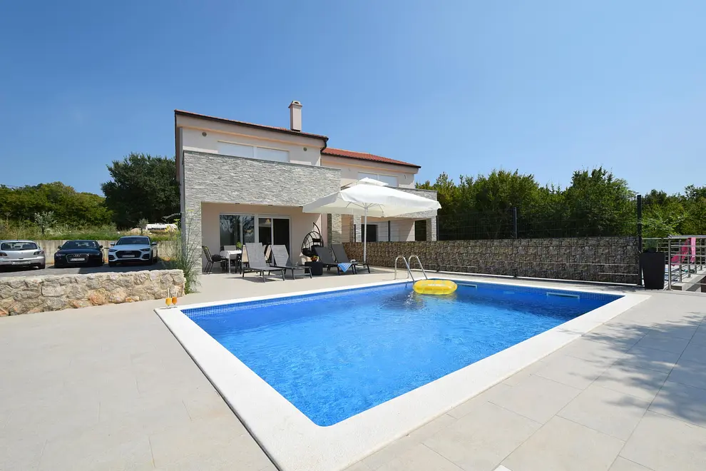 Ferienhaus in Krk mit Pool 66143070 24577