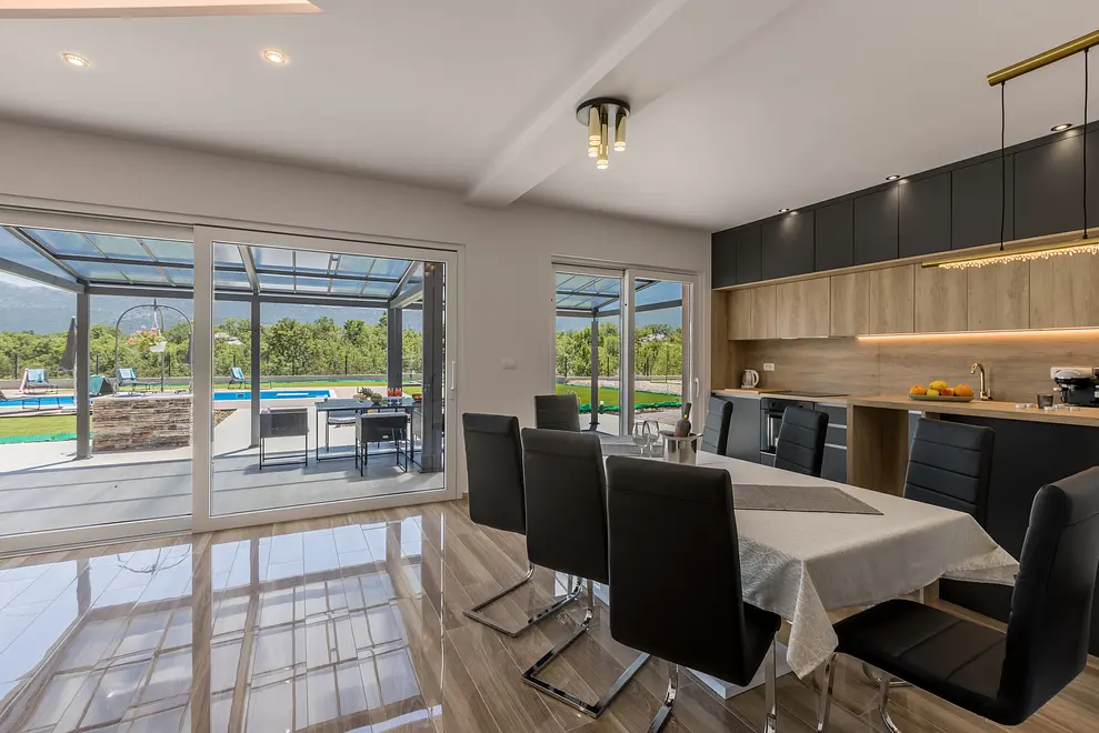 Ferienhaus in Omis mit Pool und haustiergeeignet 66137000 20389