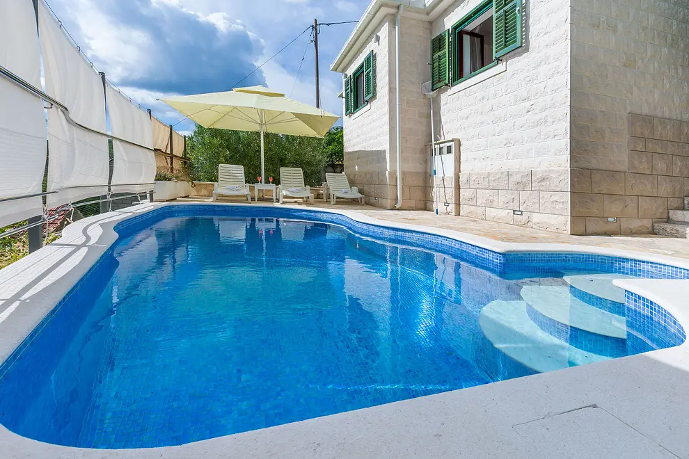 Ferienhaus in Omis mit Pool und haustiergeeignet 66129778 15552