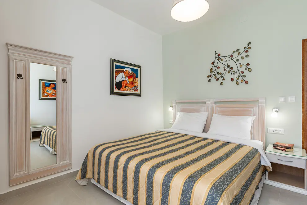 Schlafzimmer 6