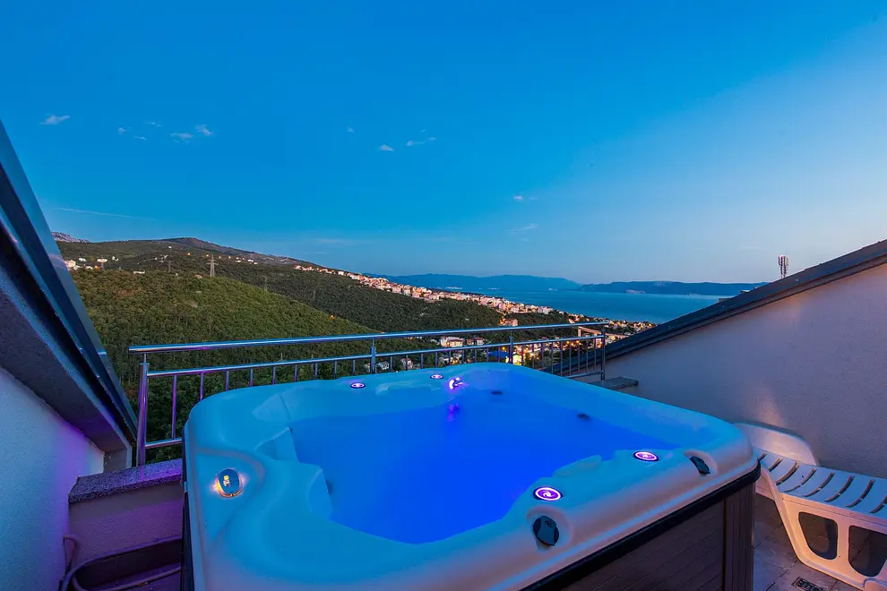 Outdoor-Whirlpool 1