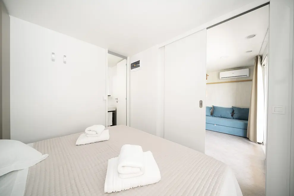 Schlafzimmer 1
