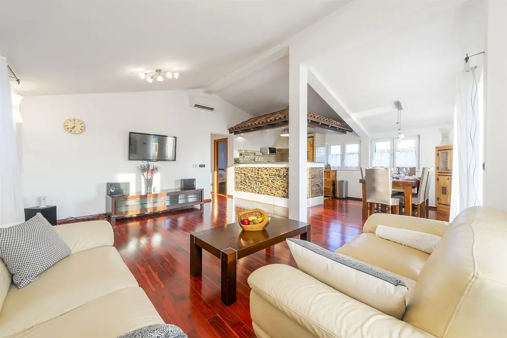 Ferienhaus in Ciovo mit Pool und haustiergeeignet 66127264 13671