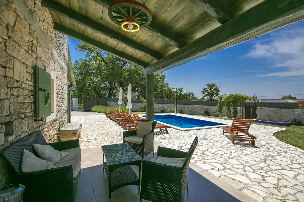 Ferienhaus in Tinjan mit Pool und haustiergeeignet 66124771 11694