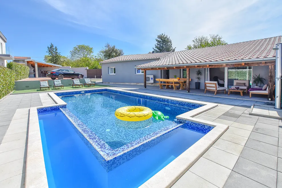 Ferienhaus in Biograd mit Pool und haustiergeeignet 66133863 18792