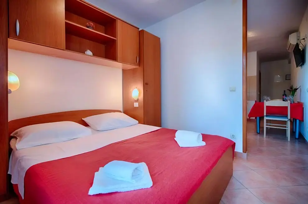 Schlafzimmer 1