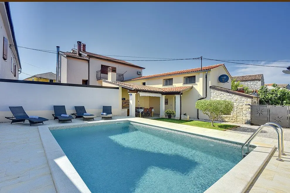 Ferienhaus in Liznjan mit Pool und haustiergeeignet 66123743 10993