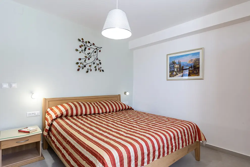 Schlafzimmer 1