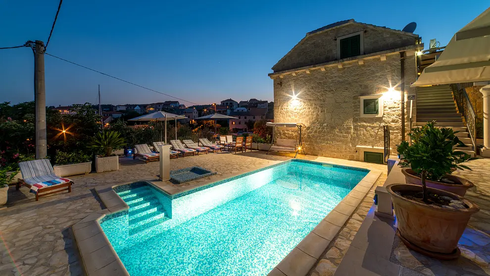 Ferienhaus in Brac mit Pool und haustiergeeignet 66121221 9055