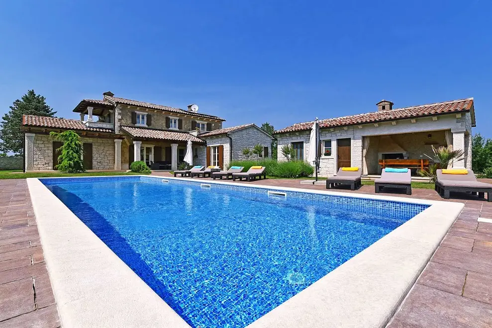 Ferienhaus in Tinjan mit Pool und haustiergeeignet 66123912 11088