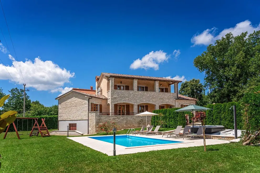 Ferienhaus in Tinjan mit Pool und haustiergeeignet 66123887 11076