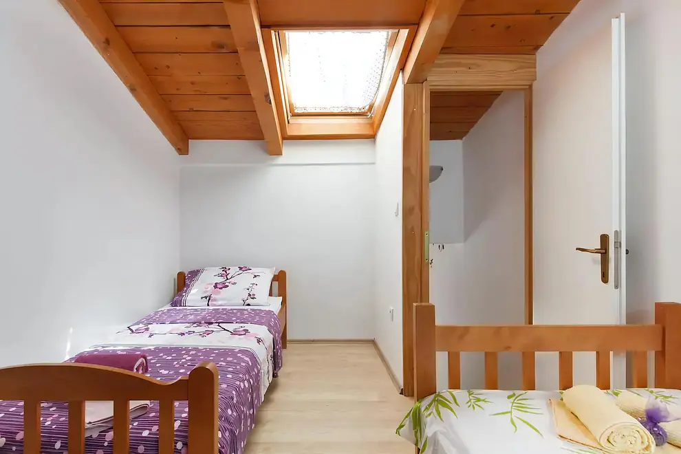 Schlafzimmer 5