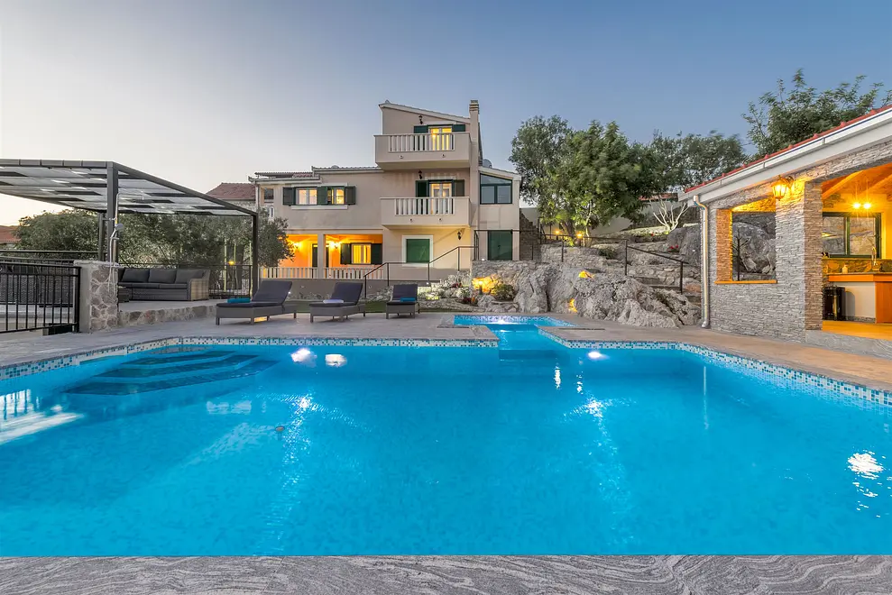 Ferienhaus in Ciovo mit Pool und haustiergeeignet 66127263 13670