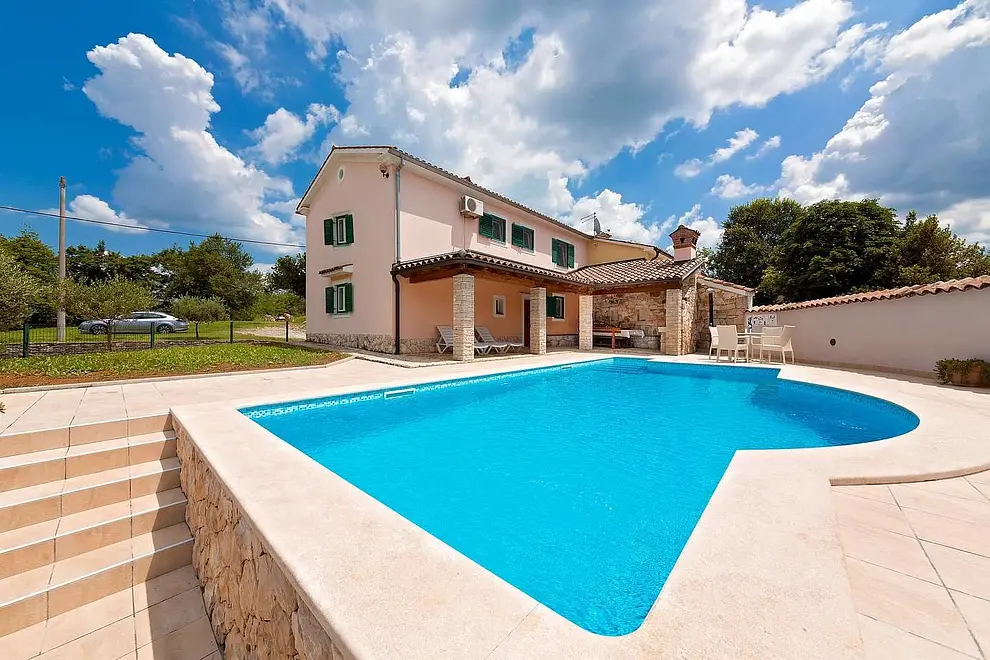 Ferienwohnung in Pican mit Pool 66125100 11942