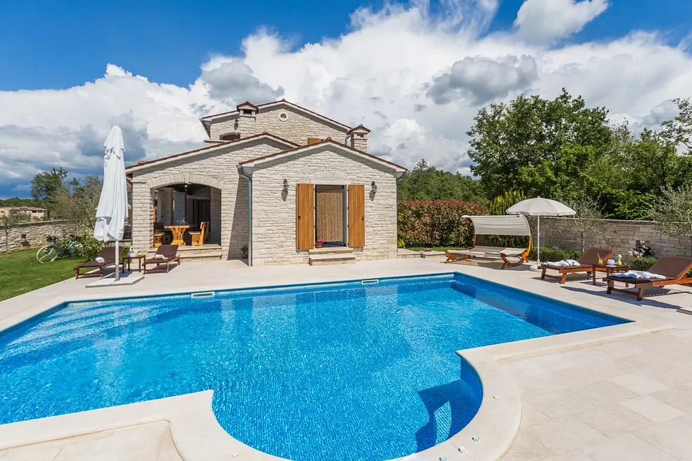 Ferienhaus in Tinjan mit Pool und haustiergeeignet 66123865 11065