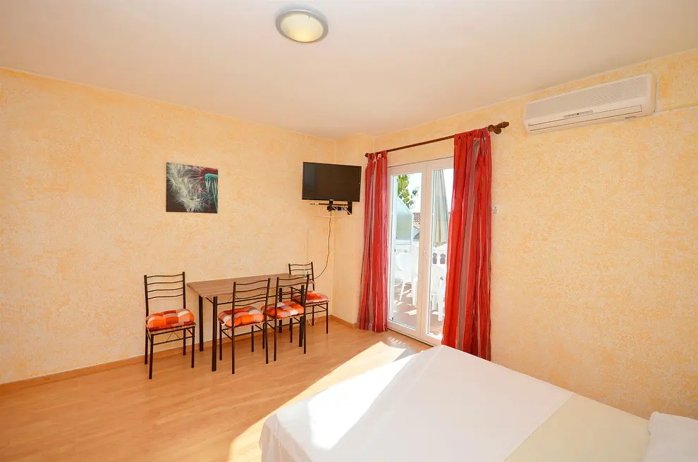 Ferienwohnung in Tribunj mit Pool 999205583 33725 – Foto 2
