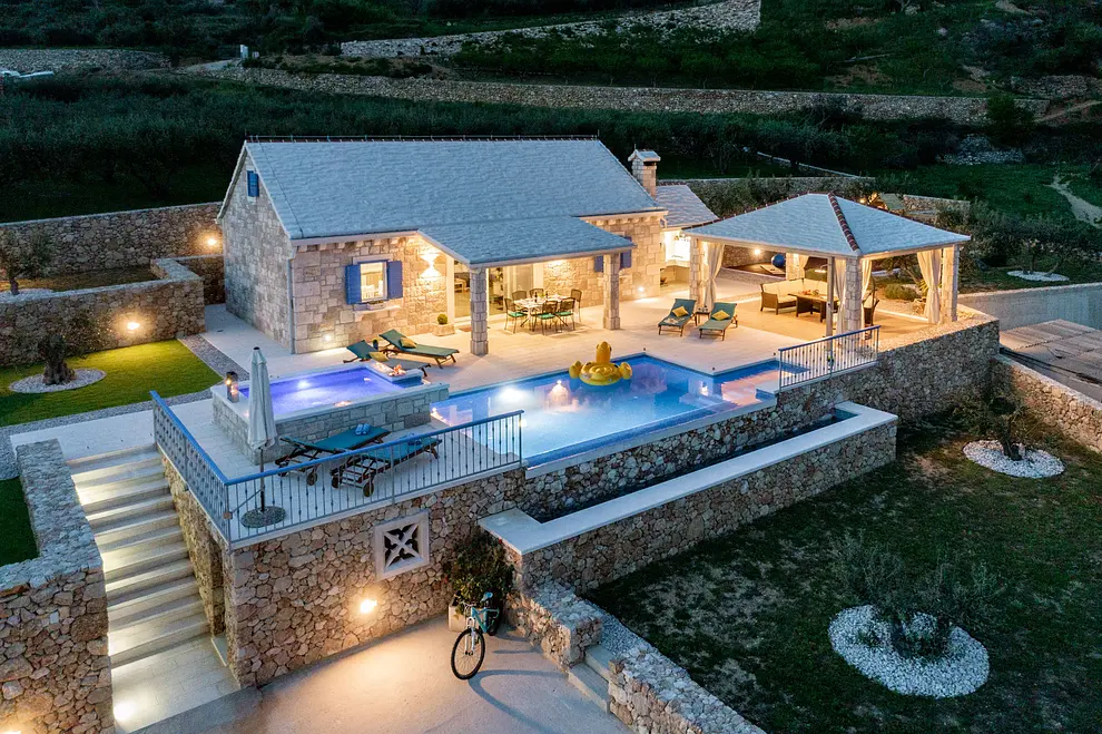 Ferienhaus in Bol mit Pool und haustiergeeignet 66125953 12581