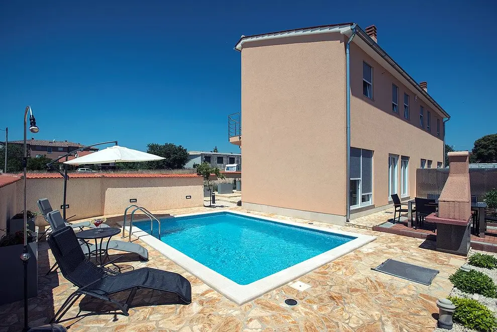 Ferienhaus in Liznjan mit Pool 66142218 23877