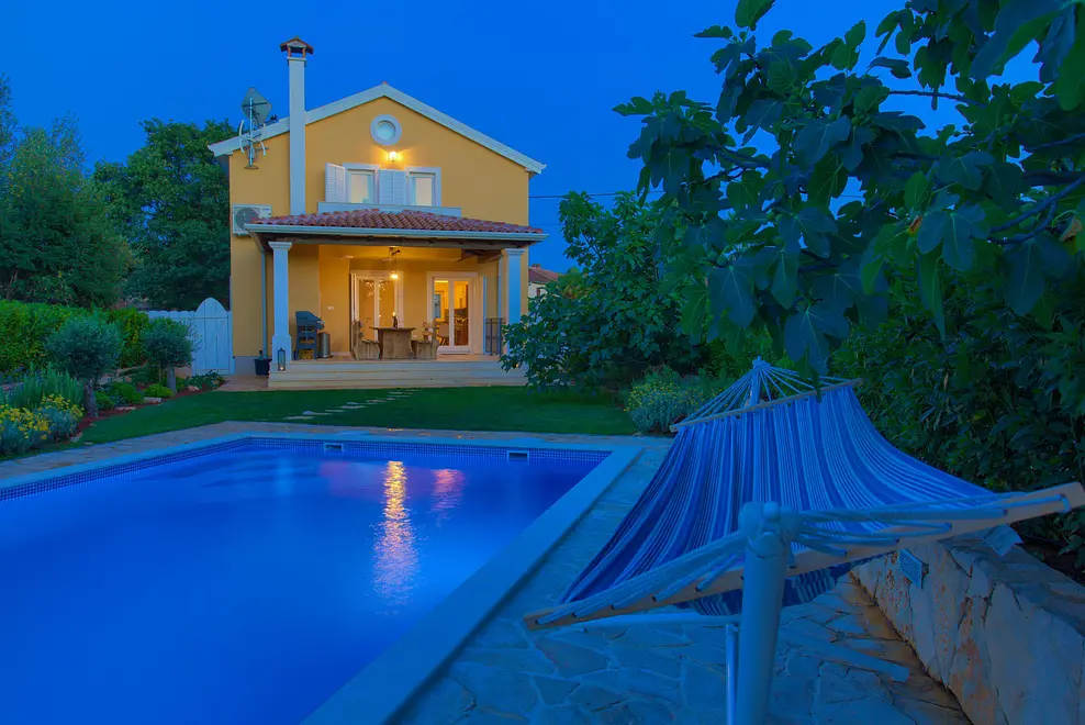 Ferienhaus in Krk mit Pool 66142842 24389