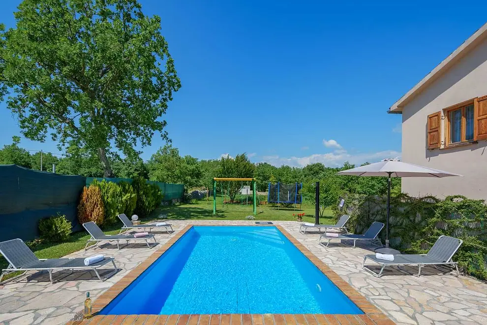 Ferienhaus in Tinjan mit Pool und haustiergeeignet 66124748 11674