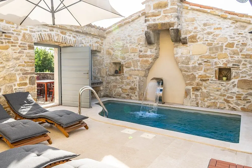 Ferienhaus in Pican mit Pool 66123721 10975