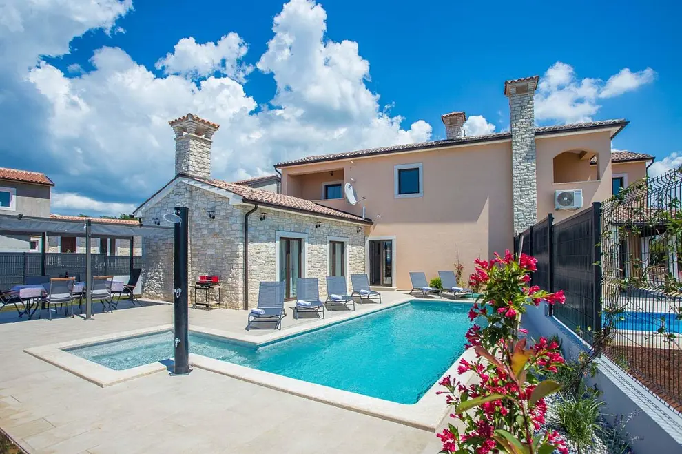 Ferienhaus in Kastelir-Labinci mit Pool 66128569 14693