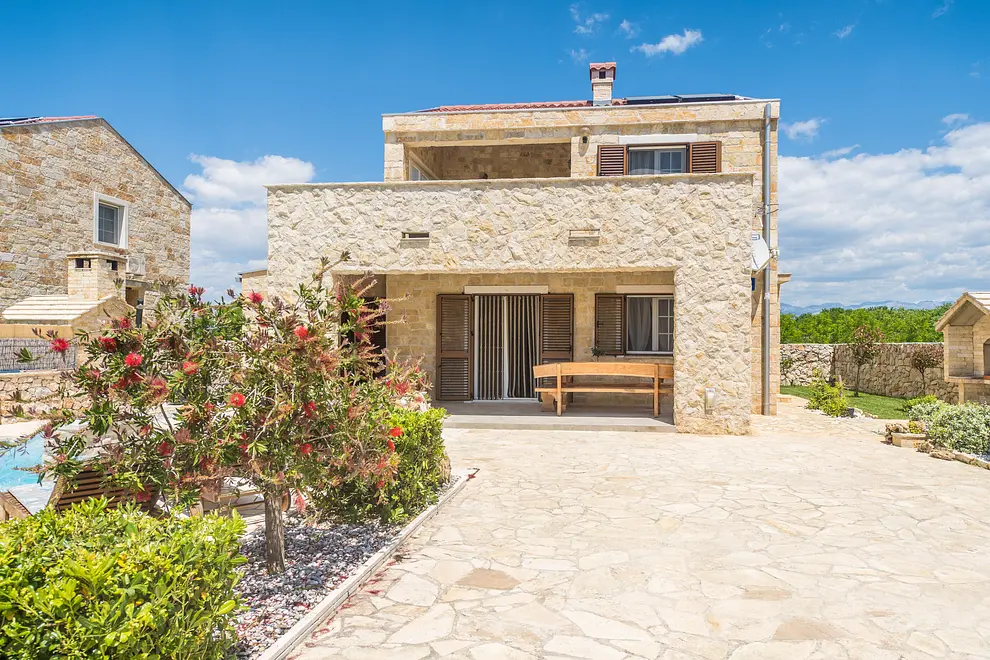 Ferienhaus in Nin mit Pool und haustiergeeignet 999204010 32234