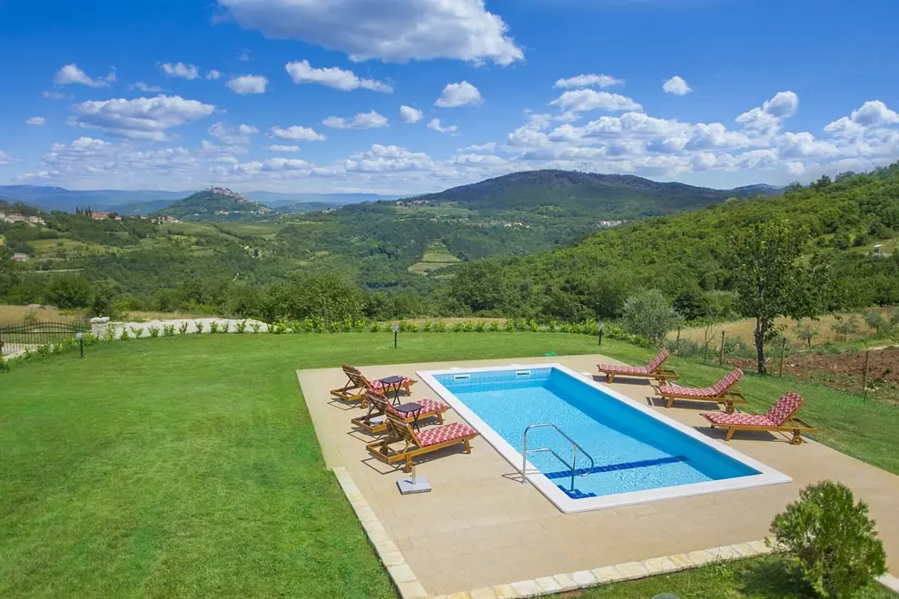 Ferienhaus in Karojba mit Pool und haustiergeeignet 66123937 11099