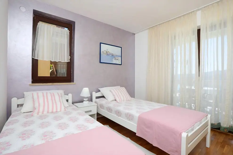 Schlafzimmer 4